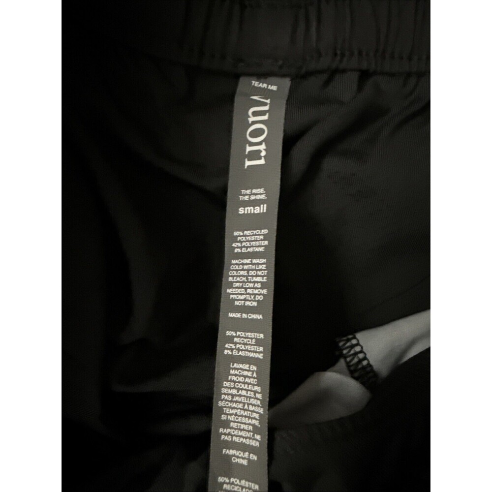 Vuori Women’s Clementine Shorts 2.5” Inseam Black Watercolor Camo Small New $58 - Picture 3 of 4